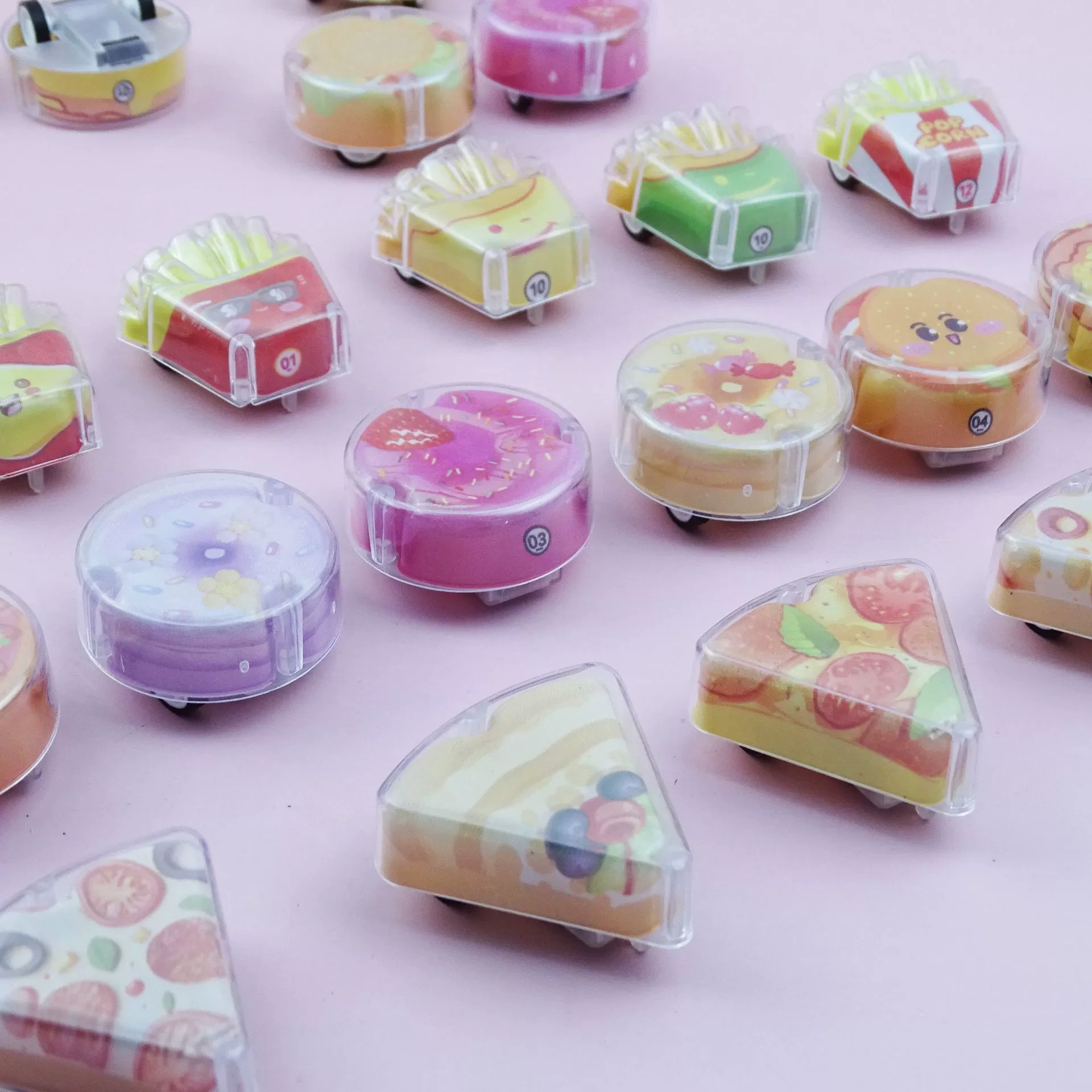 Детская маленькая игрушка мультфильм мини прозрачный двухслойный автомобиль для гурманов