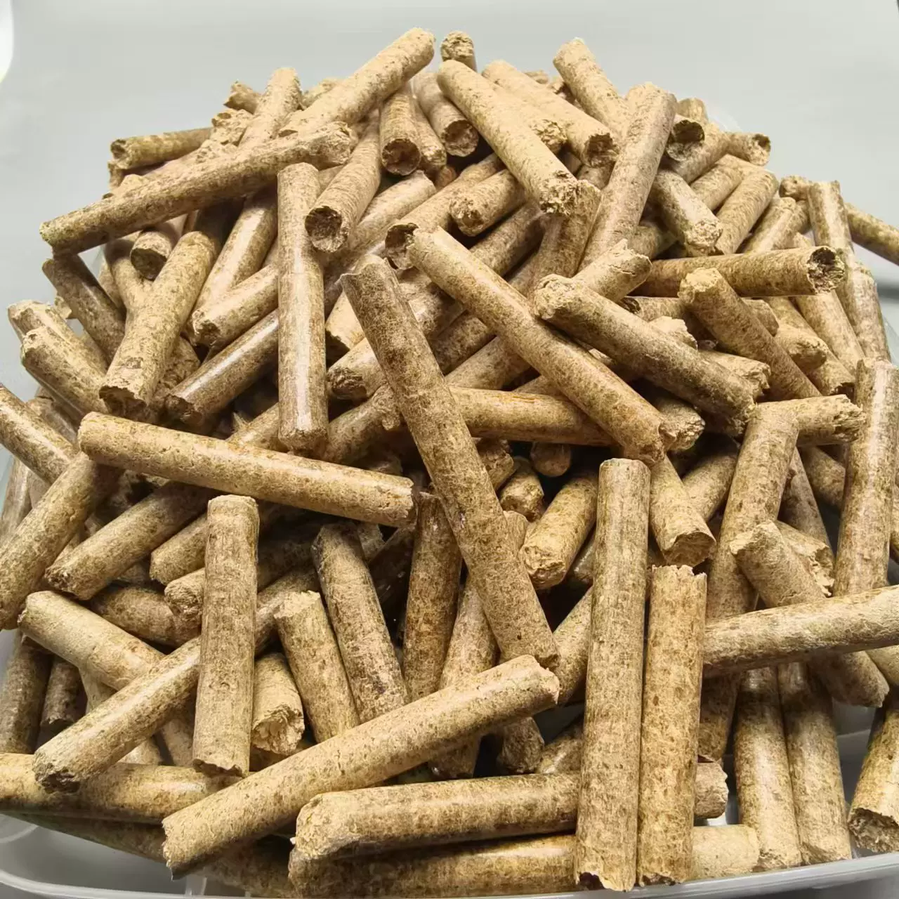 定制生物质颗粒厂家燃烧取暖用生物质颗粒燃料家用易燃玉米芯颗粒