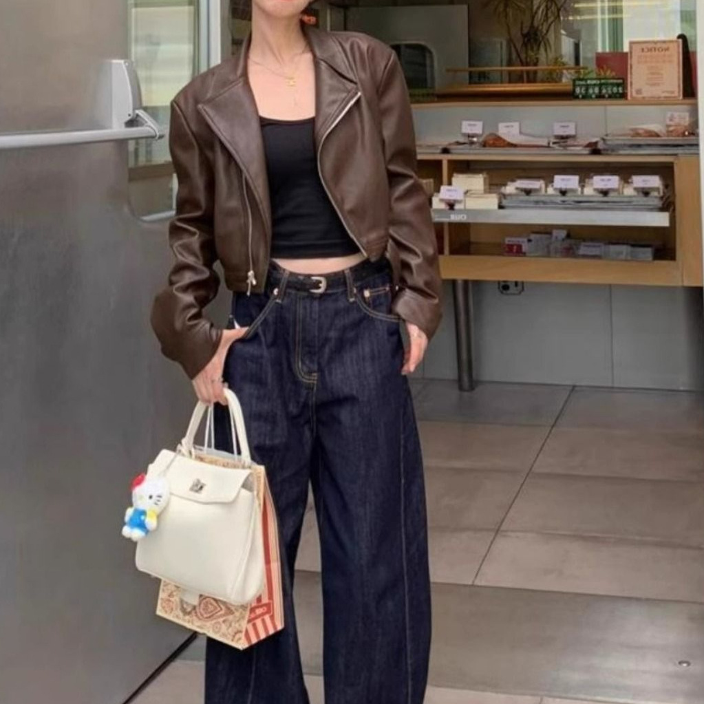 Short leather jacket for women, fashionable and slimming, with a stylish lapel, made of PU leather, suitable for petite women, perfect for spring and autumn.