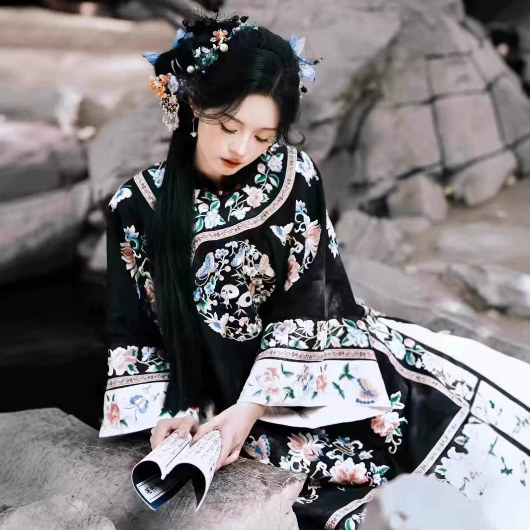 Цинханьская женщина-купец из герба в китайском стиле антикварная национальная одежда из династии Цин