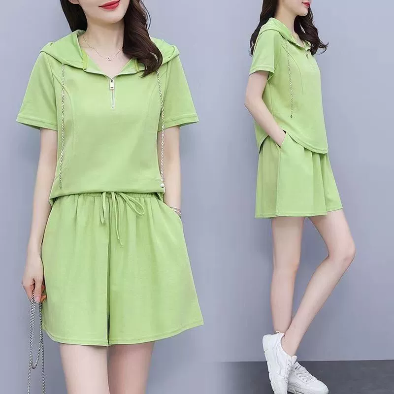 Летний костюм 2025 года для полных женщин больших размеров: свободный простой топ с капюшоном и модные шорты, комплект из двух предметов, омолаживающий стиль # 837