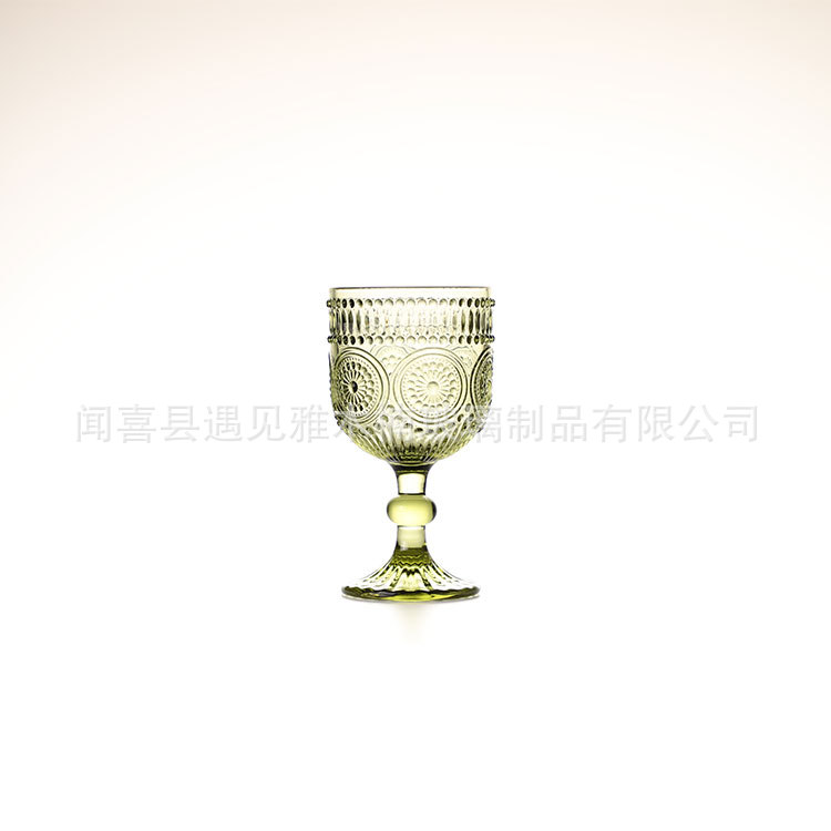 Taza de vino de vidrio en relieve Taza de vino de comercio exterior Europa Taza de decoración al por mayor Taza de jugo Taza de vino de pie alto