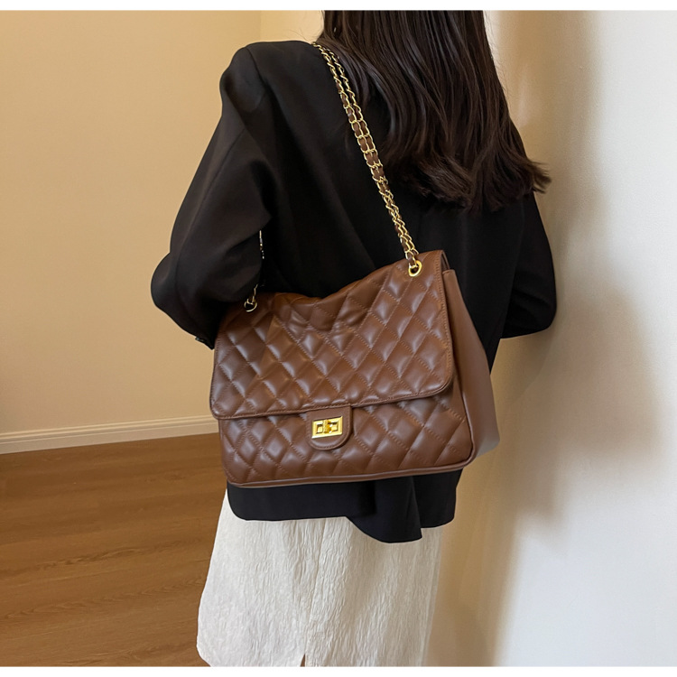 All Seasons Season Women's Gender Women's Large All Seasons Pu Leather Solid Color Streetwear Square Lock Clasp Shoulder Bag Chain Bag