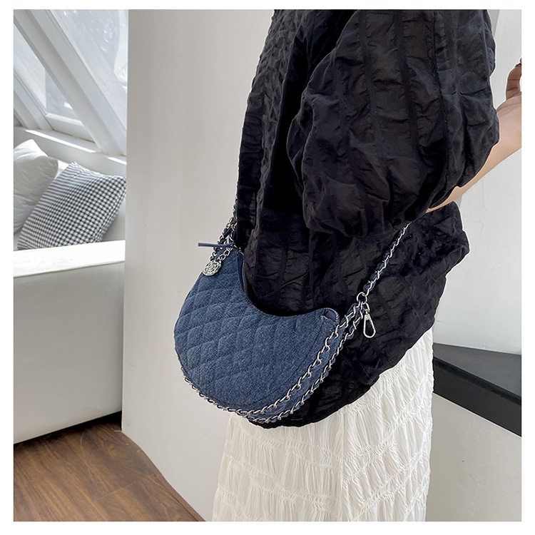 Women's Crossbody Bag With Diamond Chain And Denim Crescent Design_voghion.com