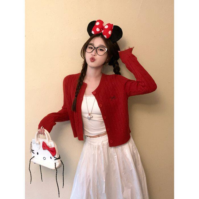 Red knitted cardigan for women, 2026 new early spring collection, high-end cable-knit sweater, uniquely beautiful and stunning top Red knitted cardigan for women, 2026 new early spring collection, high-end cable-knit sweater, uniquely beautiful and stunning top