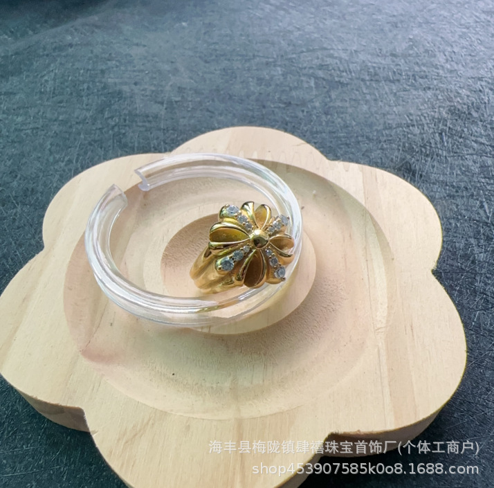 Gold round head cross flower diamond