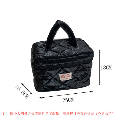 Korean-style niche handbag for holding makeup, skincare products, and toiletries with a youthful, high-fashion design. Portable and large capacity travel pouch for organizing cosmetics and personal care items.