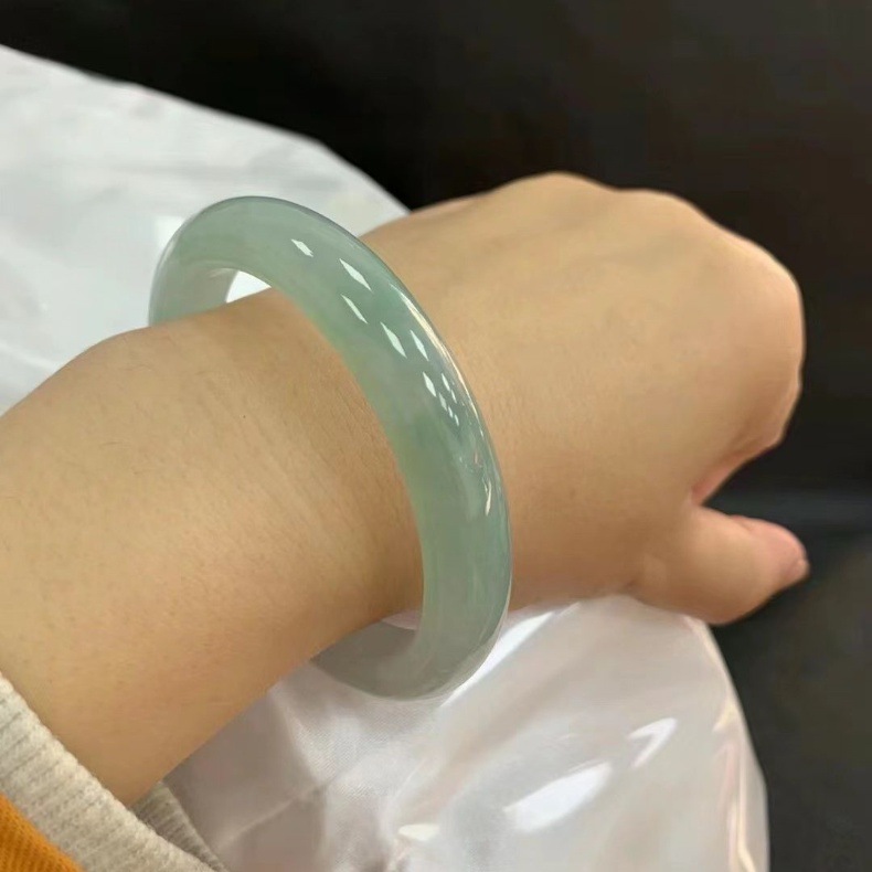 Vòng tay ngọc bích tự nhiên Miến Điện cao cấp, đường kính trong 52–64 mm chi tiết 5