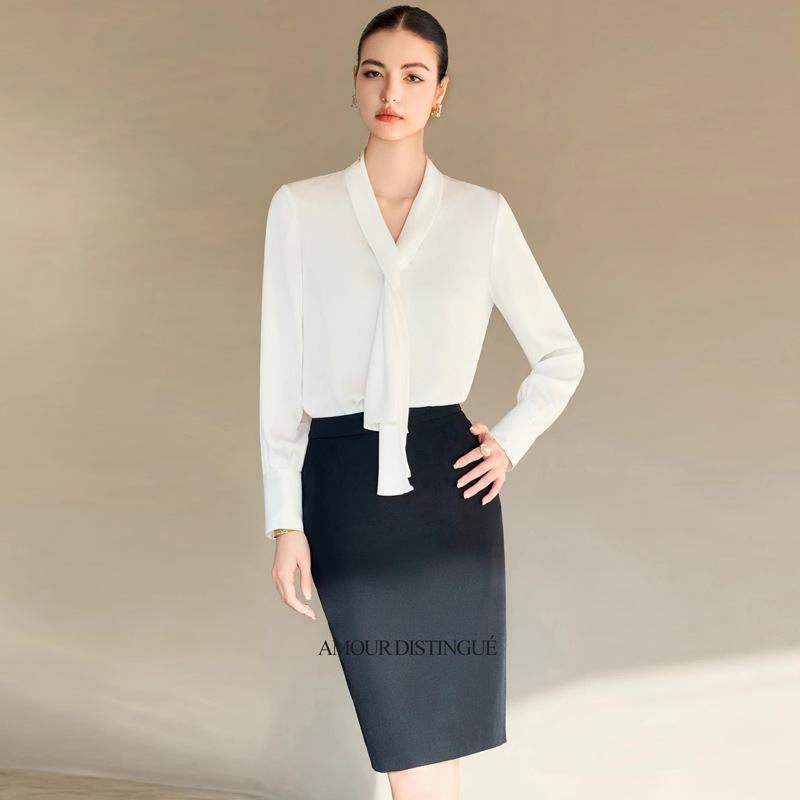 Ad White Shirt Women's Spring and Summer 2025 New High-End Design Niche Fashion Style Ribbon Shirt Top