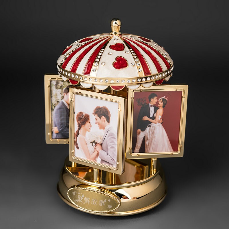 Creative zinc alloy gift gold silver eight-tone carousel music box combination photo frame photo studio wedding photo wholesale Creative zinc alloy gift gold silver eight-tone carousel music box combination photo frame photo studio wedding photo wholesale