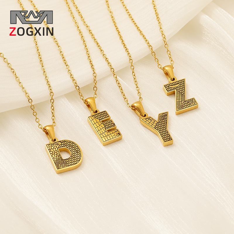 Nuevos productos transfronterizos ins viento acero titanio chapado en oro collar de letras inglesas 26 letras mayúsculas joyería colgante al por mayor