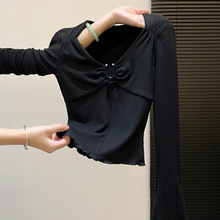 2025欧美风新款辣妹设计感小众金属环镂空T恤喇叭长袖打底短上衣