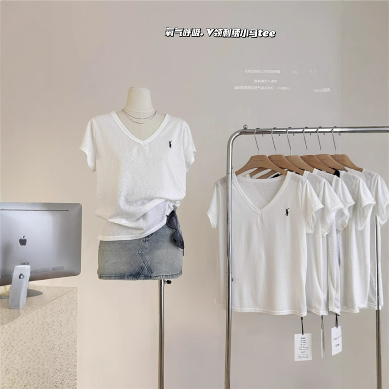 Snowflake Cotton V-Neck Thin Embroidered Pony Short-Sleeved T-Shirt for Women with Pure Lusty Elegant, Hot Girl, Slim and Versatile Top