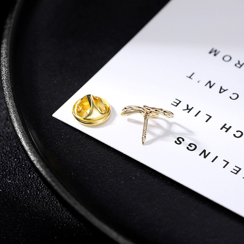 Clover anti-leak buckle small brooch high-end women's badge collar flower decoration pin cardigan buckle pin to fix clothes