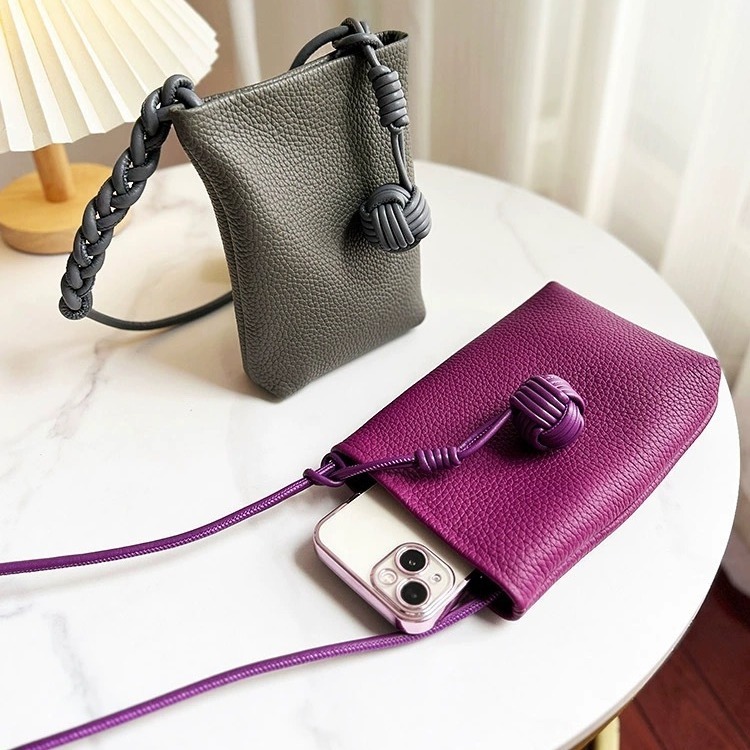 Genuine Leather Mobile Phone Bag for Women, Crossbody Small Bag, 2025 New Woven Hand-Held Vertical Style Cowhide Mini Walking Bag