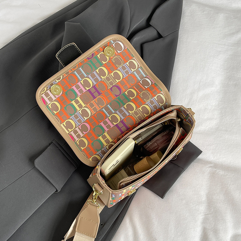 Bolsos transfronterizos para mujer 2024 nuevo estilo retro macaron estilo pequeño bolso cuadrado tendencia moda viajero todo fósforo bolso de mensajero