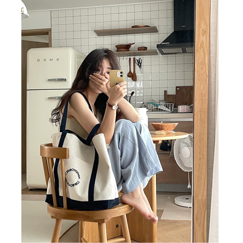 Capacious shopping bag