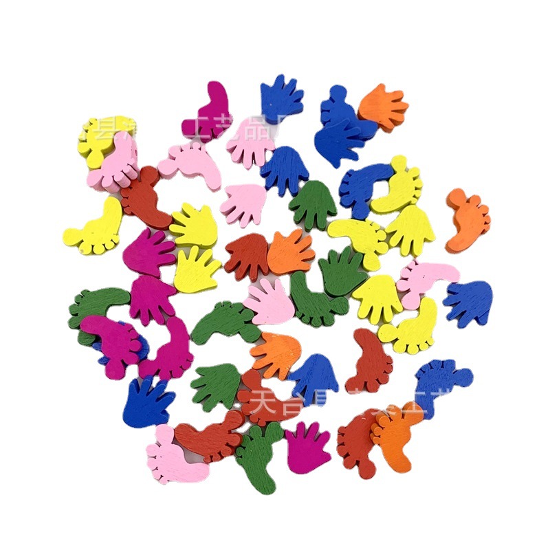 Colores de pies, palmas, botones de madera mezclados, palmas de 5mm de grosor, forma de pies, botones para niños, 50 piezas por paquete