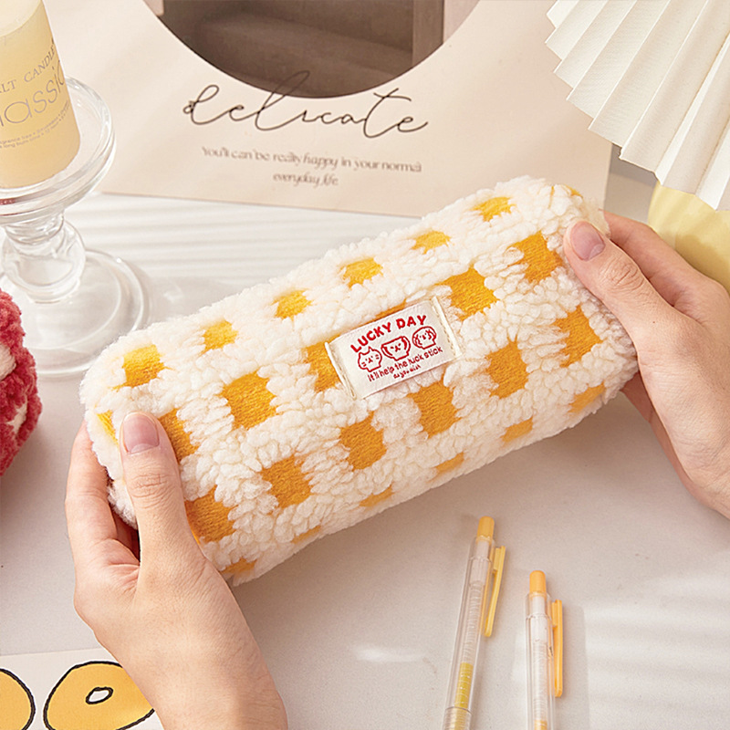 Bolsa de lápiz de cuadrillas cálidas de peluche de gran capacidad para estudiantes de secundaria y secundaria Caja de lápiz coreana Inswind bolsas de papelería para estudiantes de primaria