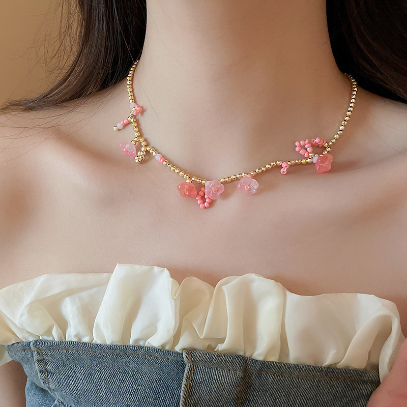 Collar con colgante de cuentas de estrella de color de verano, dulce femenino, pequeña cadena de clavícula fresca, estilo de vacaciones, collar de todo fósforo de nicho