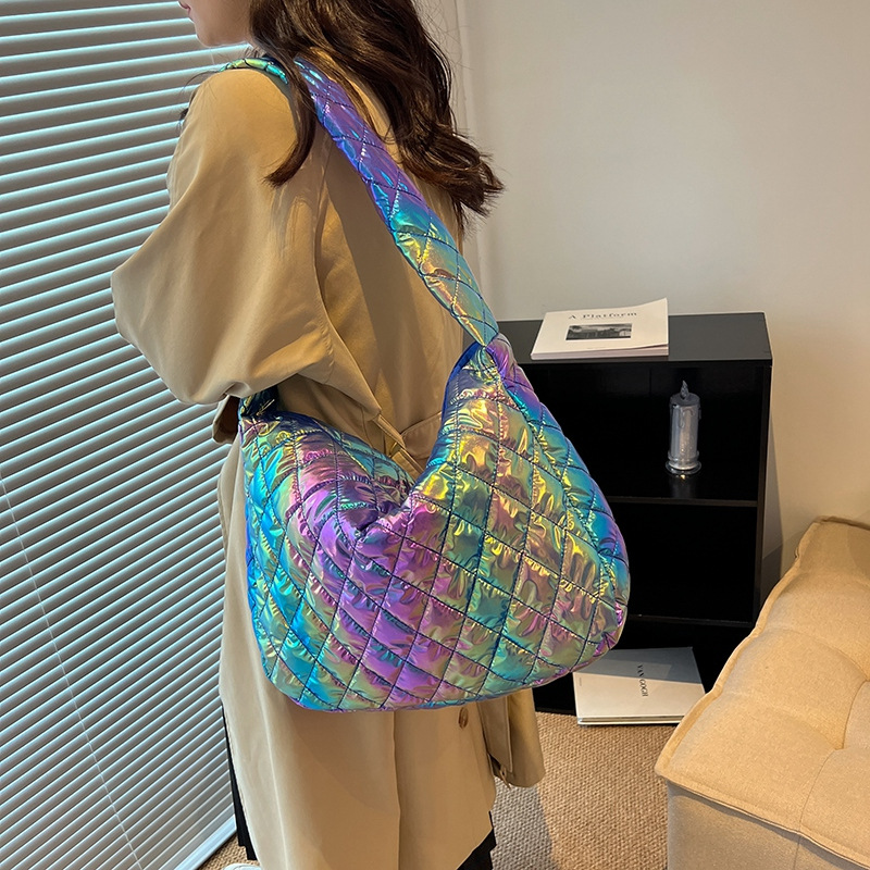 Autumn shoulder bag for leisure with diamond pattern