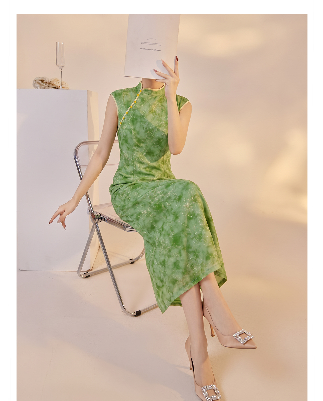 Đầm maxi cổ đứng sườn xám cách tân — Xanh lá cây nhạtcolor chi tiết 2