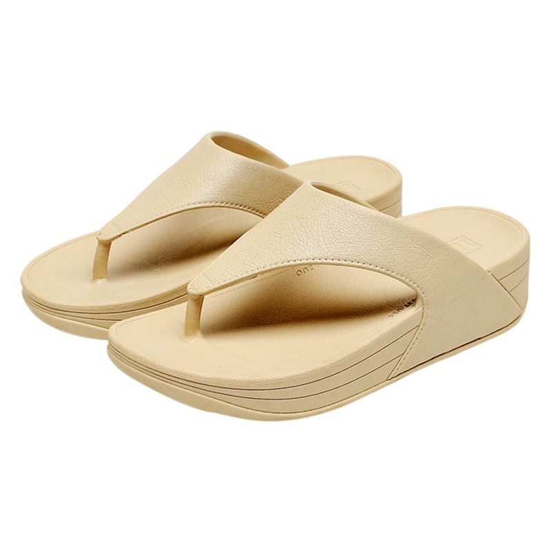 Шлепанцы с толстой подошвой 2023 Новая женская верхняя одежда модные повседневные пляжные Нескользящие шлепанцы на танкетке с мягкой подошвой