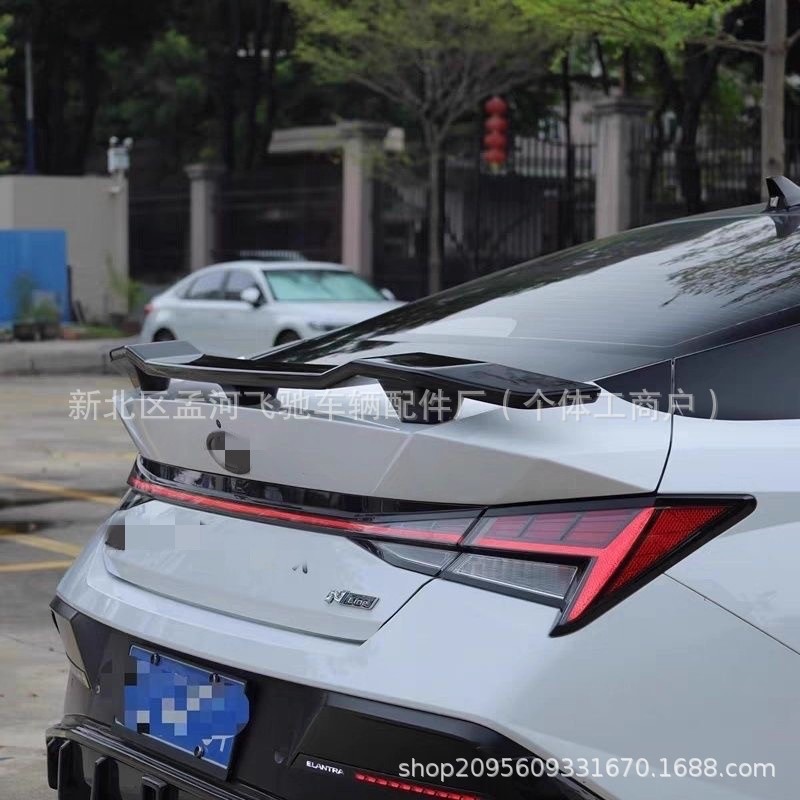 New Hot-Selling Universal Car No-Drill Rear Wing for Hatchbacks and Sedans, Gt Carbon Fiber Color Aircraft-Style Rear Wing Spoiler