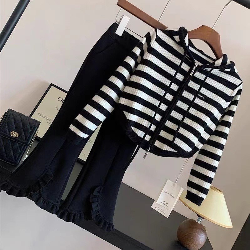 소녀 세트 2024 가을 원피스 소녀 중 큰 아이 스트라이드 후드 스트라이프 니트 지퍼 가디건 블랙 바지