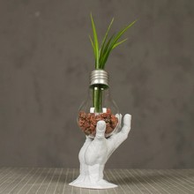 跨境新款手举灯泡花瓶树脂工艺品摆件创意装饰品家居桌面摆件奇特