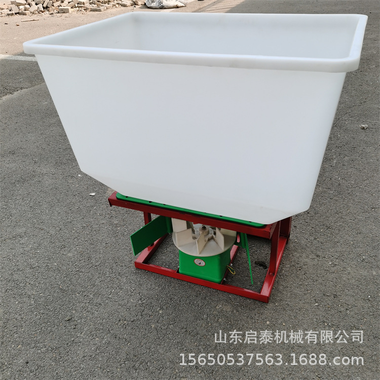 四轮前置撒肥机 农用小型电瓶连接的施肥器 颗粒肥复合肥扬肥机