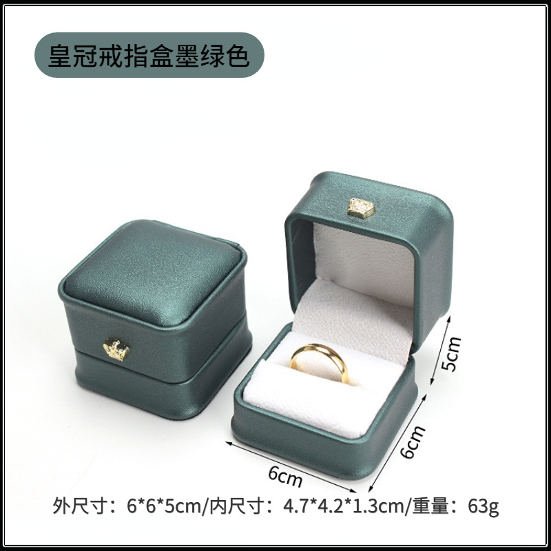 진한 녹색 링 상자, 싱글