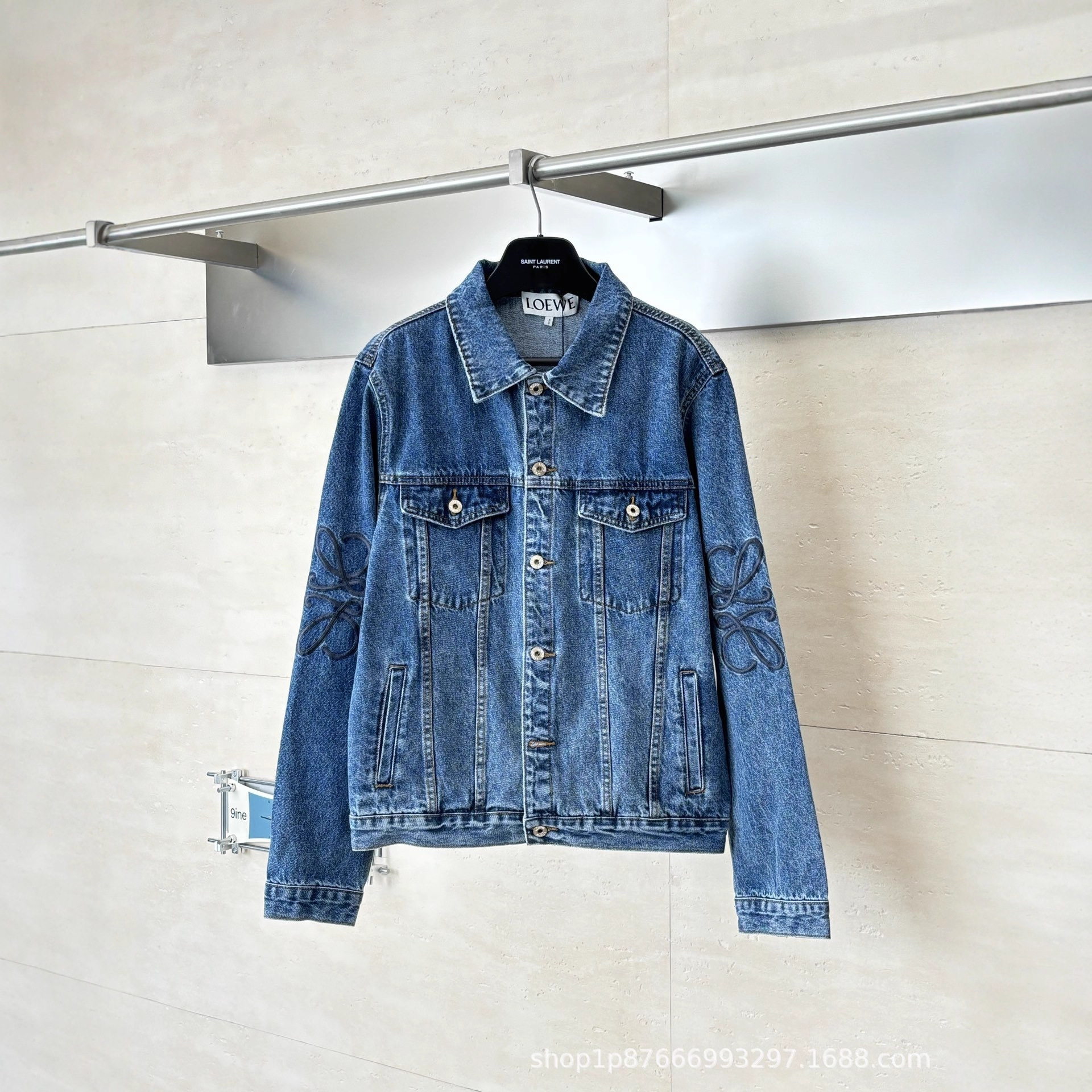 High Version Gender-Neutral Style Autumn New Arm Logo Printed Denim Jacket with a Turn-Down Collar Unisex Jacket