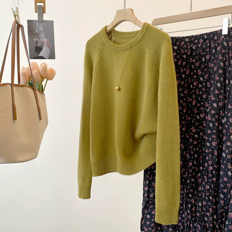 26 Autumn/Winter New Collection: High-Quality 100% Wool Thick Knit Sweater with Round Neck and Raglan Sleeves, A65561A