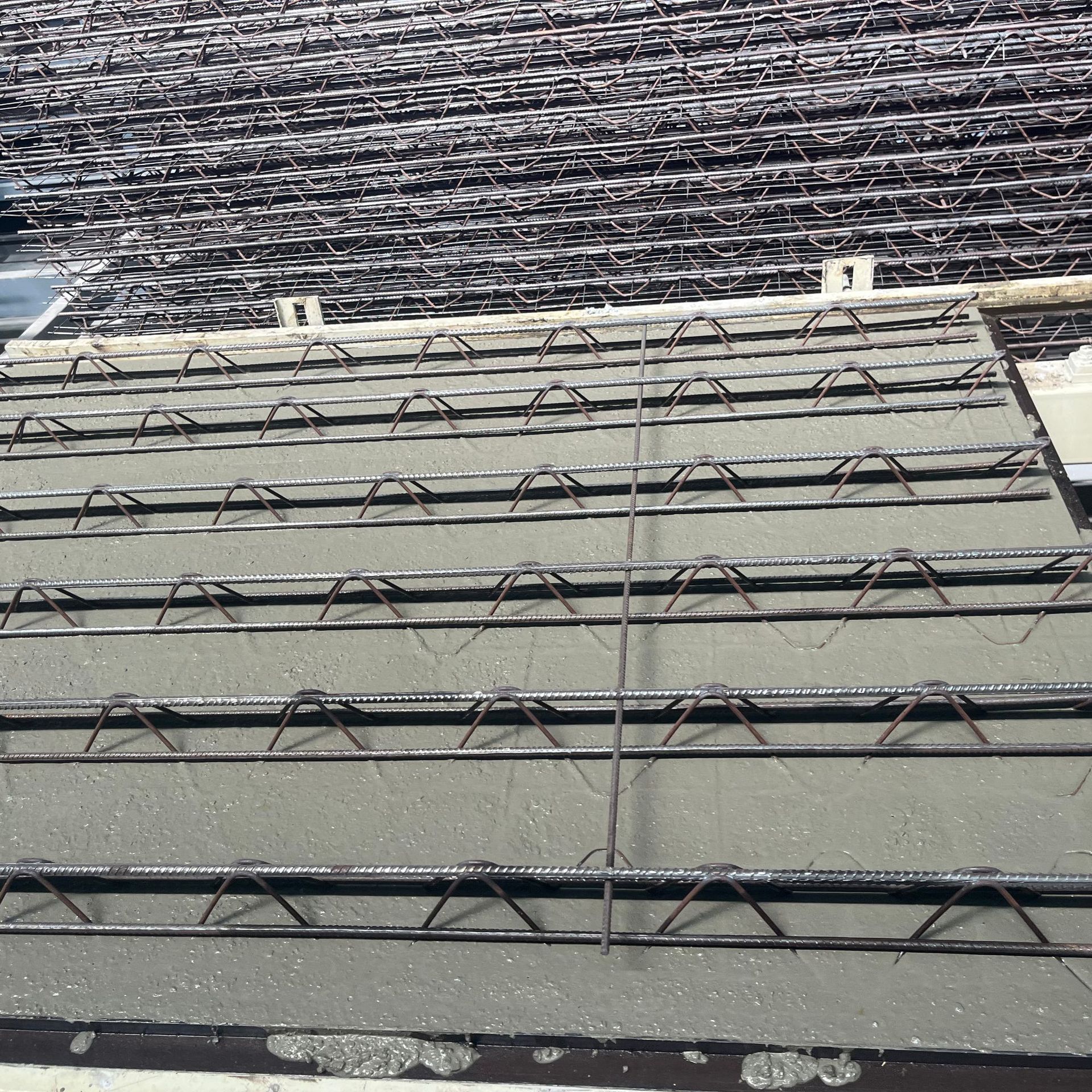 钢筋桁架楼承板钢管桁架预应力混凝土叠合板楼层桁架板钢结构建筑