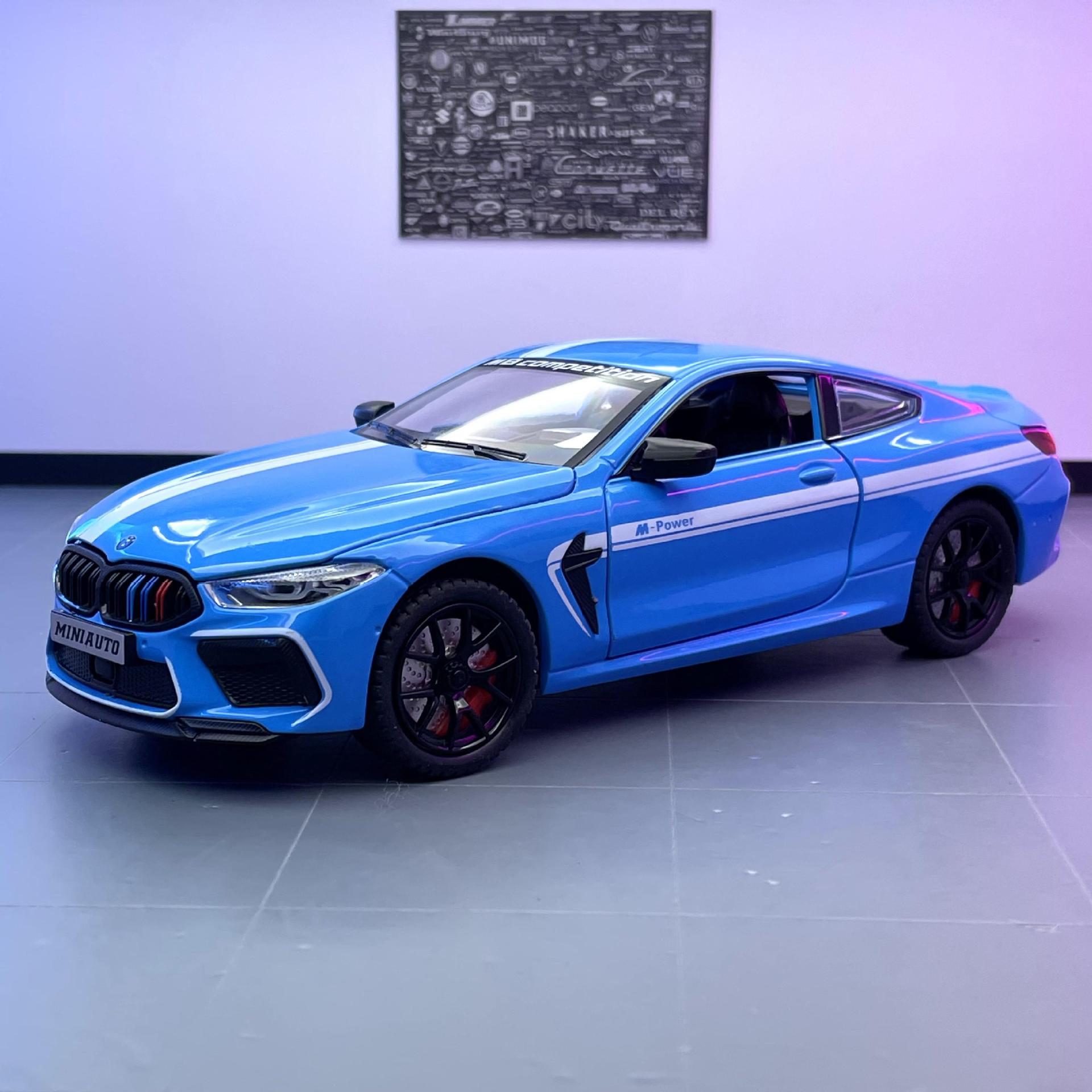Jianyuan modelo de coche de aleación 1:24 BMW M8 versión trueno coche deportivo Tire hacia atrás sonido y luz coche de juguete modelo de música adornos