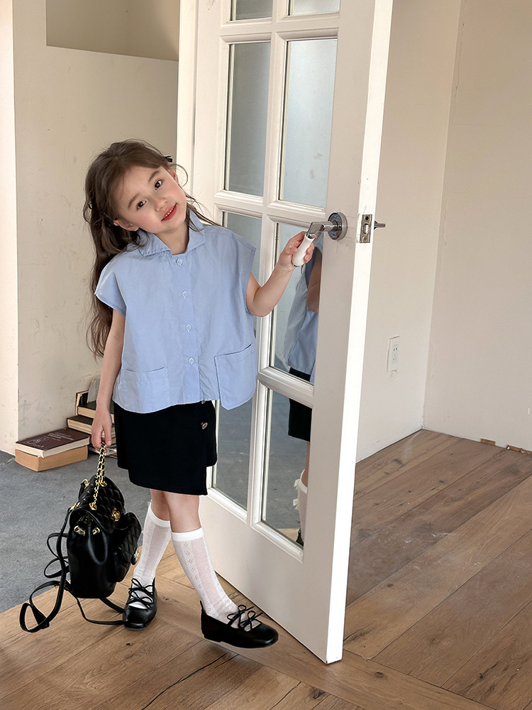 艾摩贝贝2024夏装女童韩版设计感个性不规则无袖短款翻领蓝色衬衫详情22