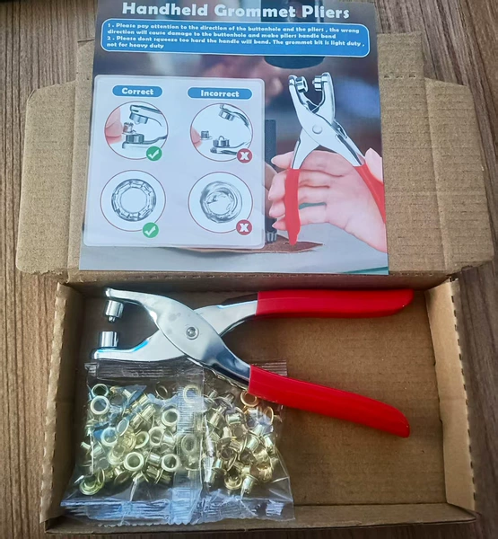 Red handle/aircraft box (with 100 gold air eyes + manual)