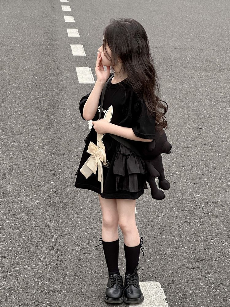 女の子半袖tシャツスカート2025新型子供ゆるい洋気上着子供夏綿半袖上着潮