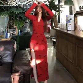 性感V领连衣裙女感秋季长袖气质修身甜辣风辣妹高开叉长裙子