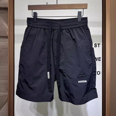 半ズボンの男性の夏の氷の薄いタイプの外は速乾のズボンの男性のゆったりしているバスケットボールのズボンの5分のレジャーのスポーツのパンツを着ます。