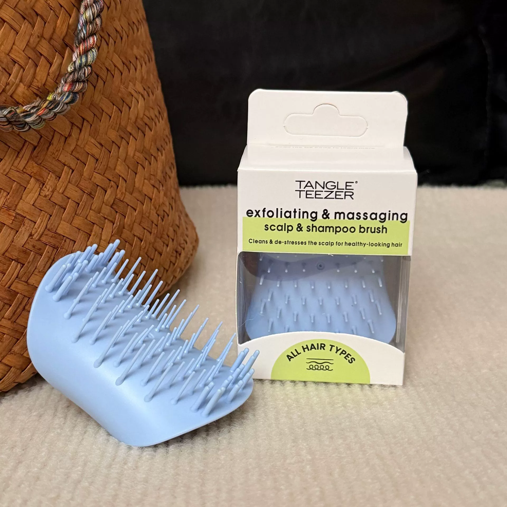 Curly handheld anti-static scalp massager, portable volume-boost brush, 22.5 cm lightweight
