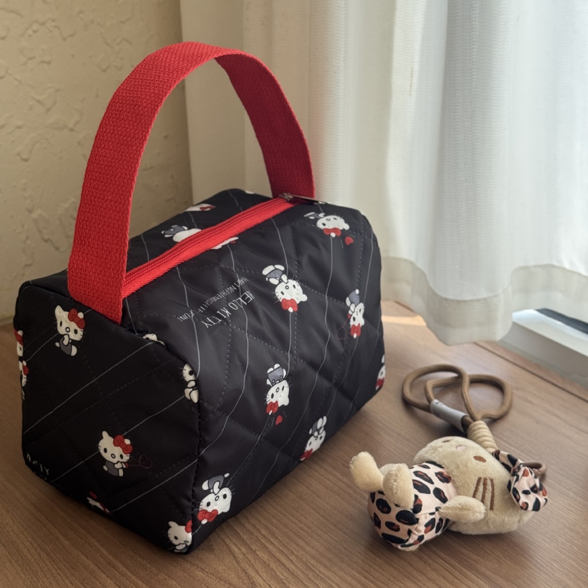 2026 New Model High-Value Cosmetic Storage Bag, Large Capacity Portable Toiletry Organizer, Three-Dimensional Travel Makeup Handbag