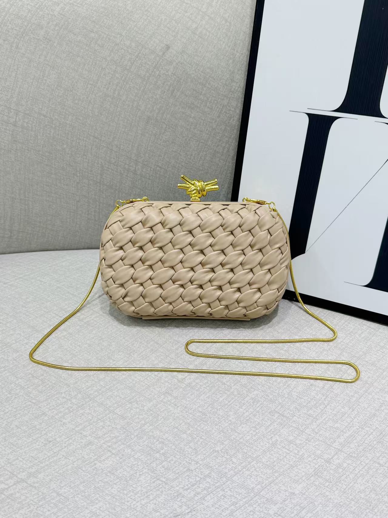 살구색 (주름 짜임 기법)