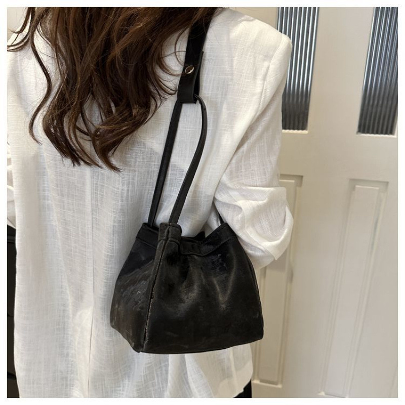 올해 인기있는 작은 가방 작은 디자인 한국 핑크 야채 바구니 가방 여성을위한 새로운 중국 스타일 올 매치 슬렁 버킷 가방