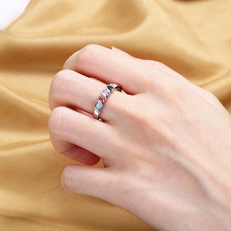 Brand geometric ring with zircon