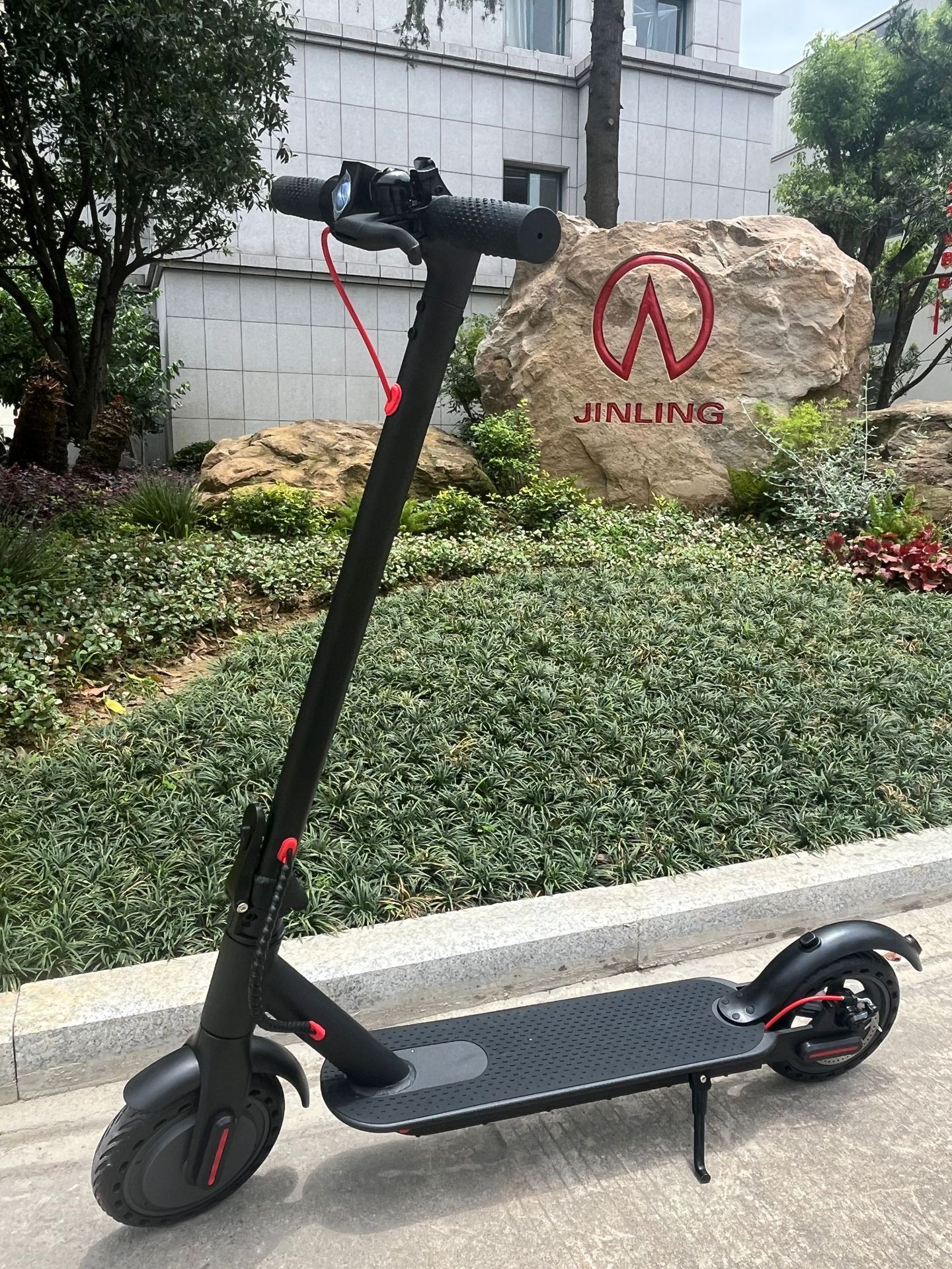 Foreign Trade Export 300W Off-Road Adult Electric Scooter 8.5-Inch Foldableing Scooter Two-Wheeled Electric Scooter