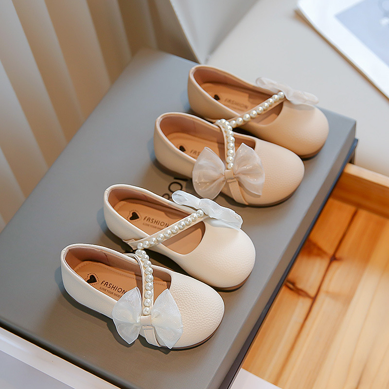 Zapatos de cuero para niñas primavera y otoño 2026 nuevos zapatos de perla blanca para niñas bebés con base suave de aire extranjero para niños Bean Princess