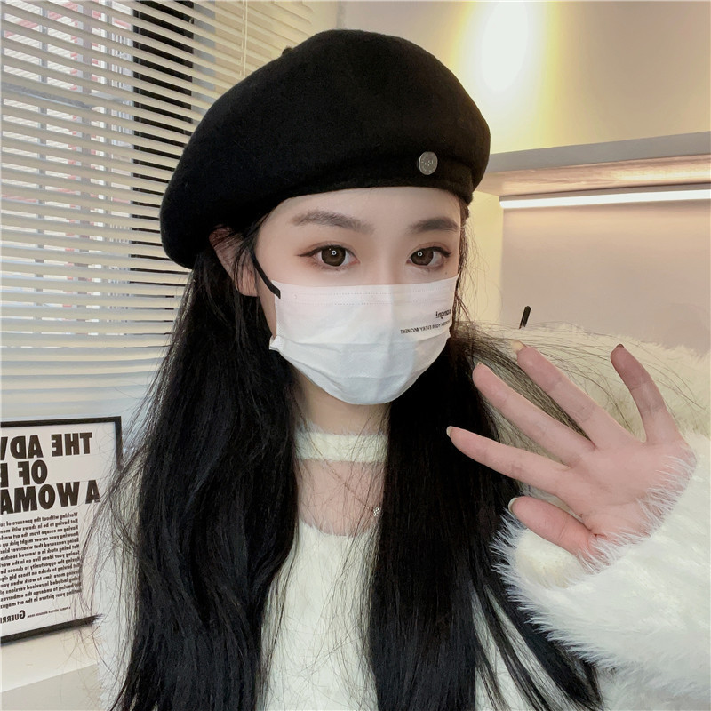 韓国の百合ベレー帽の女性は秋冬に顔を見せます。|undefined