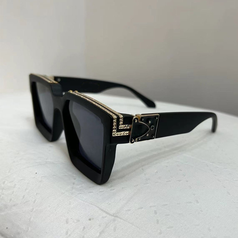 Millionaire per la street photography maschile Occhiali da sole quadrati influencer di Instagram_voghion.com